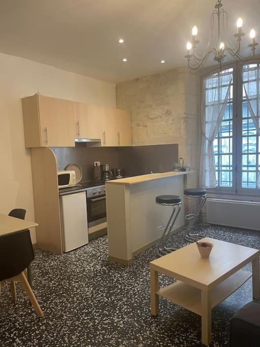 Centre Ville - Appartement Cosy De La Roquette Арл Екстериор снимка