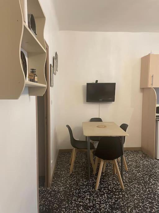 Centre Ville - Appartement Cosy De La Roquette Арл Екстериор снимка