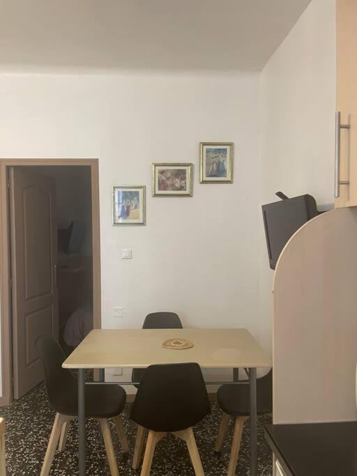 Centre Ville - Appartement Cosy De La Roquette Арл Екстериор снимка